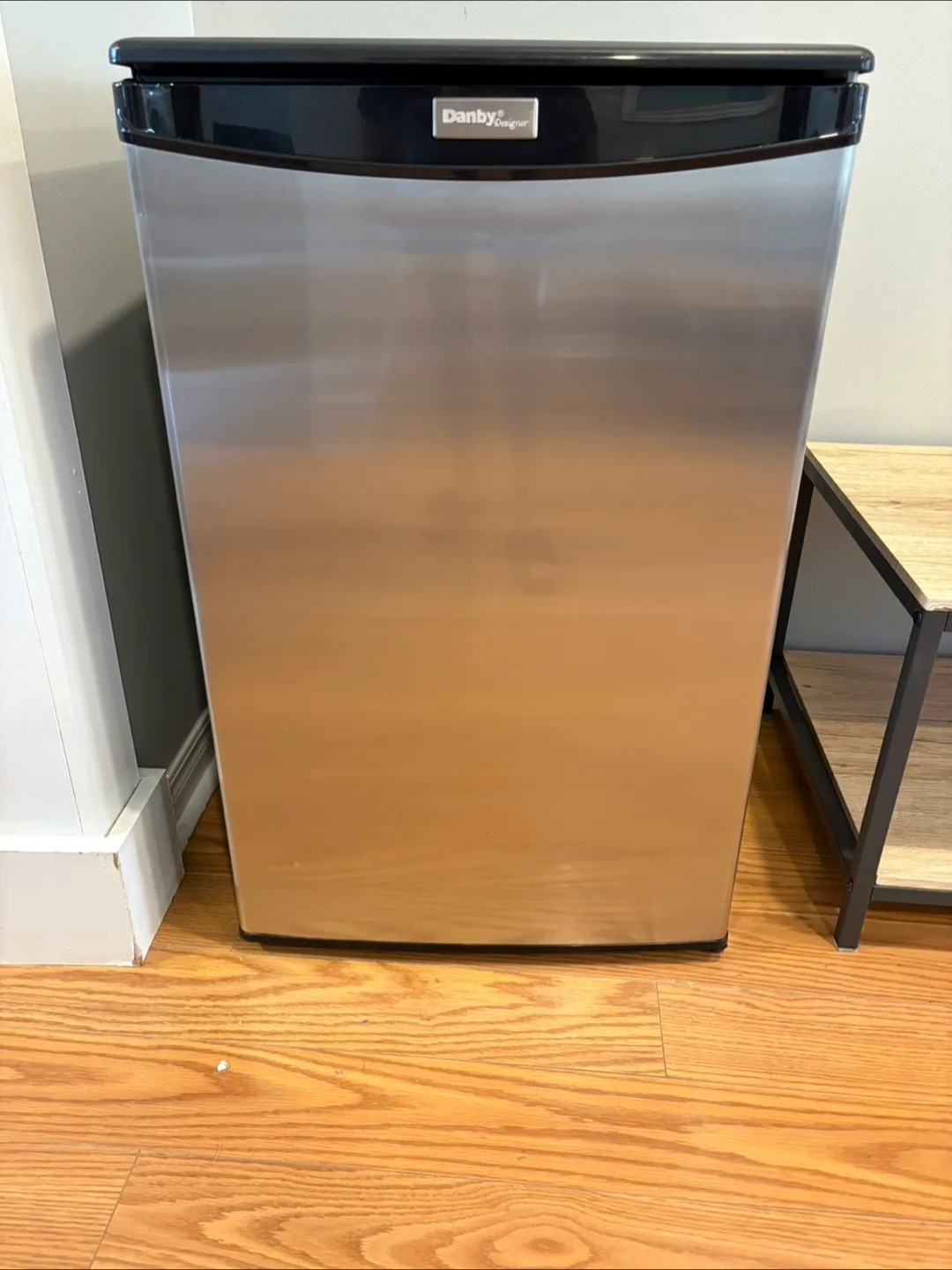 🧊Danby Designer 4.3 cu ft Mini Fridge – Great Condition! thumbnail