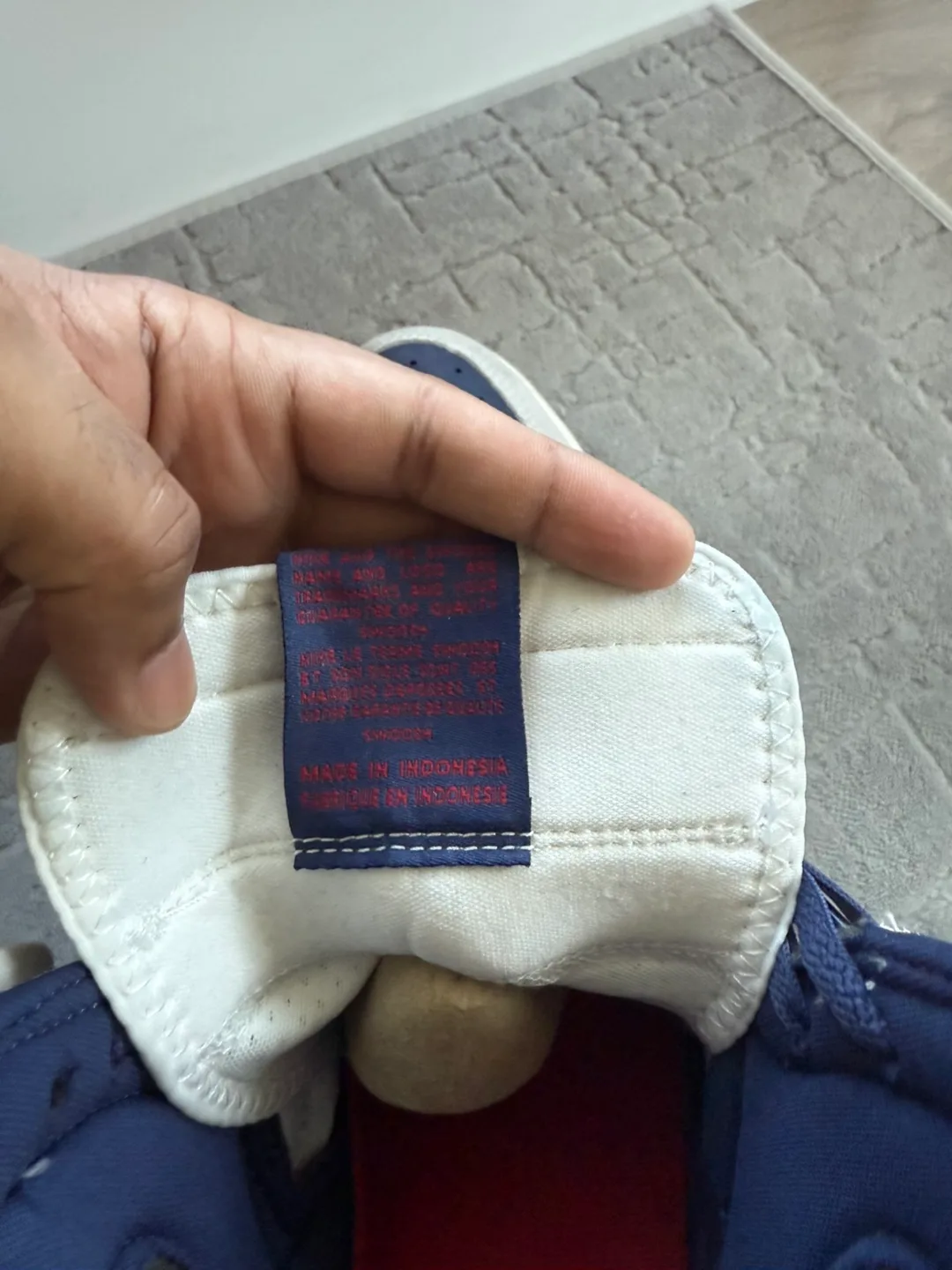 Nike Air Jordan 1 High rmstd image indicator(2)