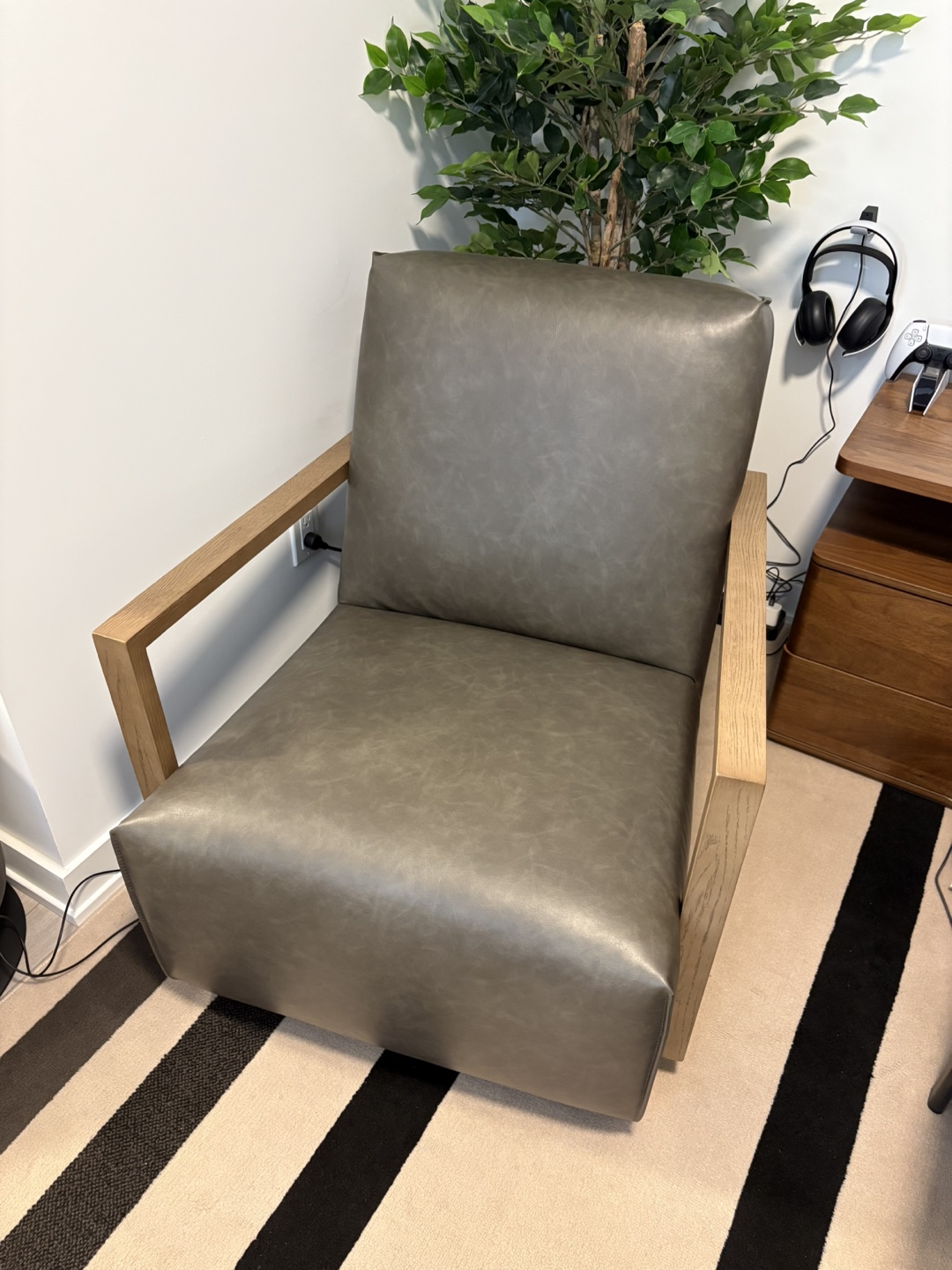 Structube SELBY Swivel glider accent chair - photo 3