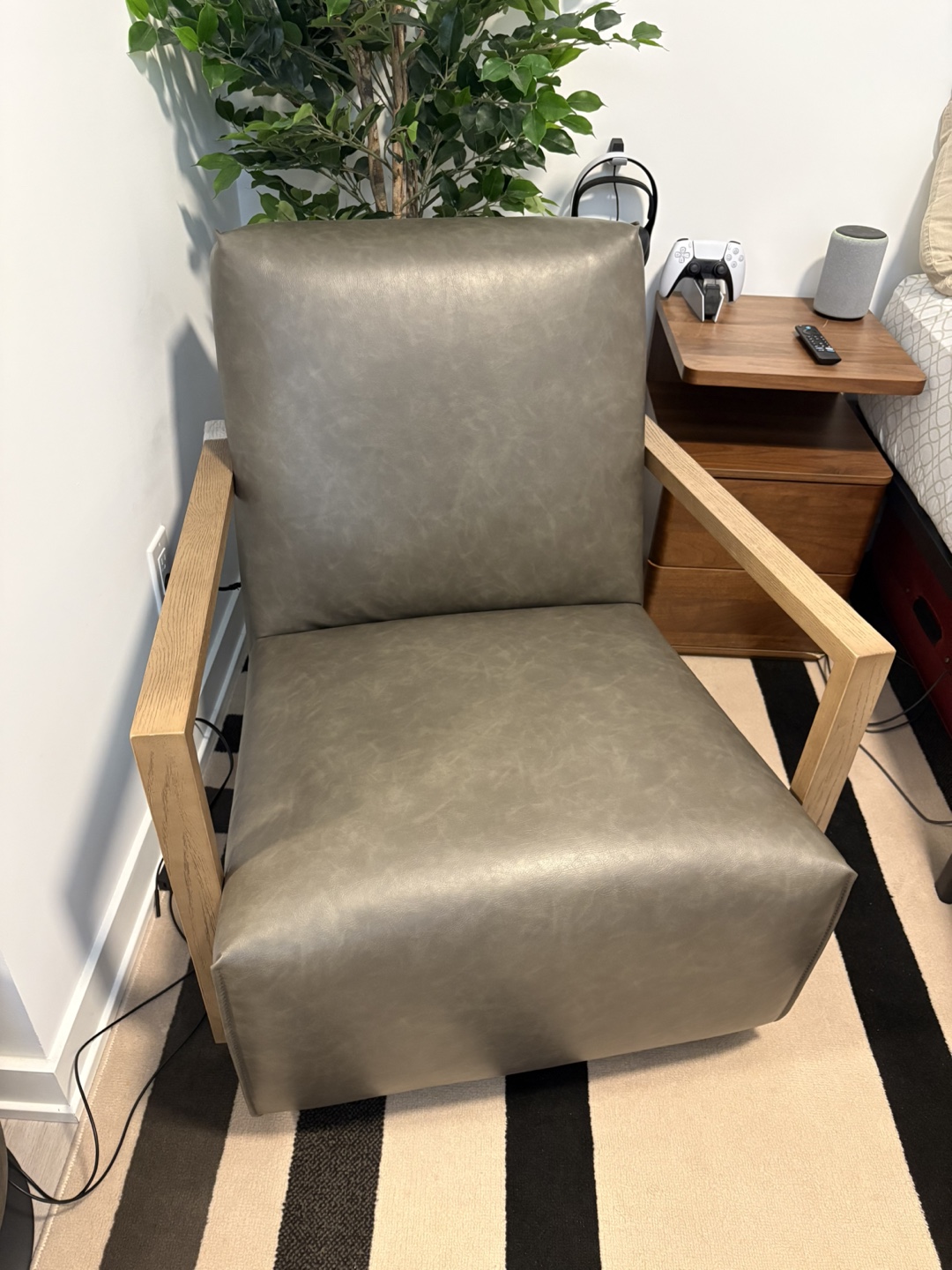 Structube SELBY Swivel glider accent chair - photo 2