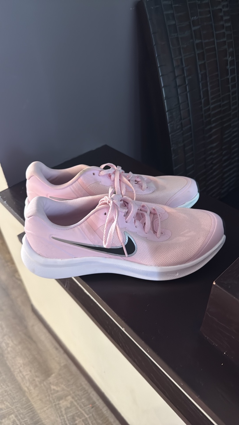 Nike Star Runner 4 GS Pink, Size US 6Y