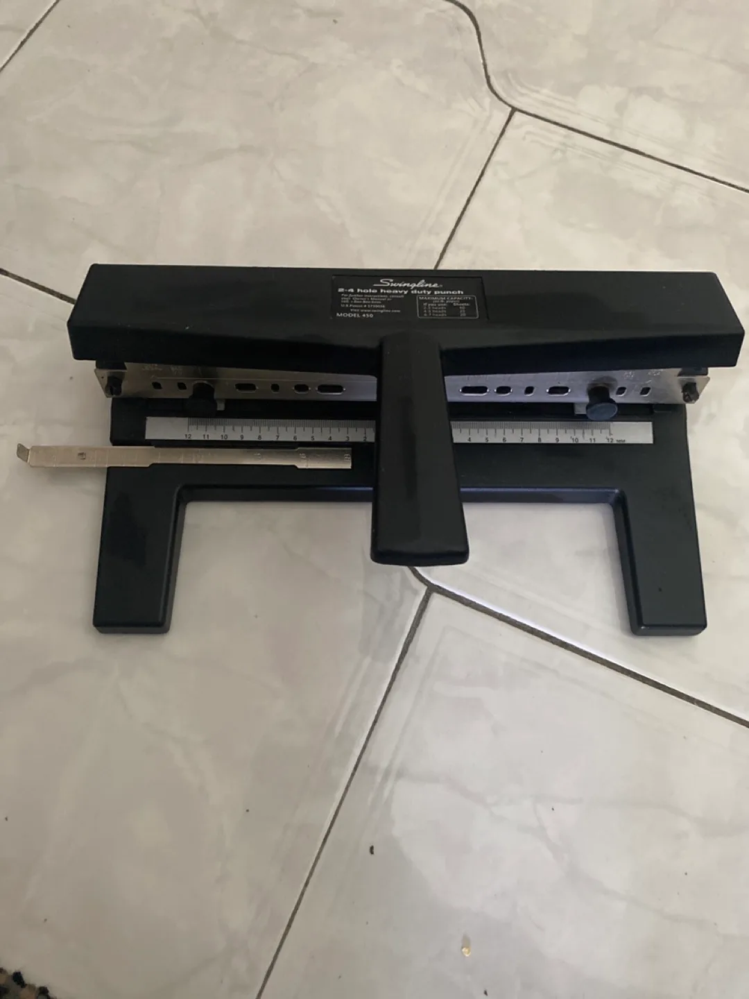 Swingline 2-4 Hole Heavy Duty Punch 🇨🇦 Model 450 thumbnail