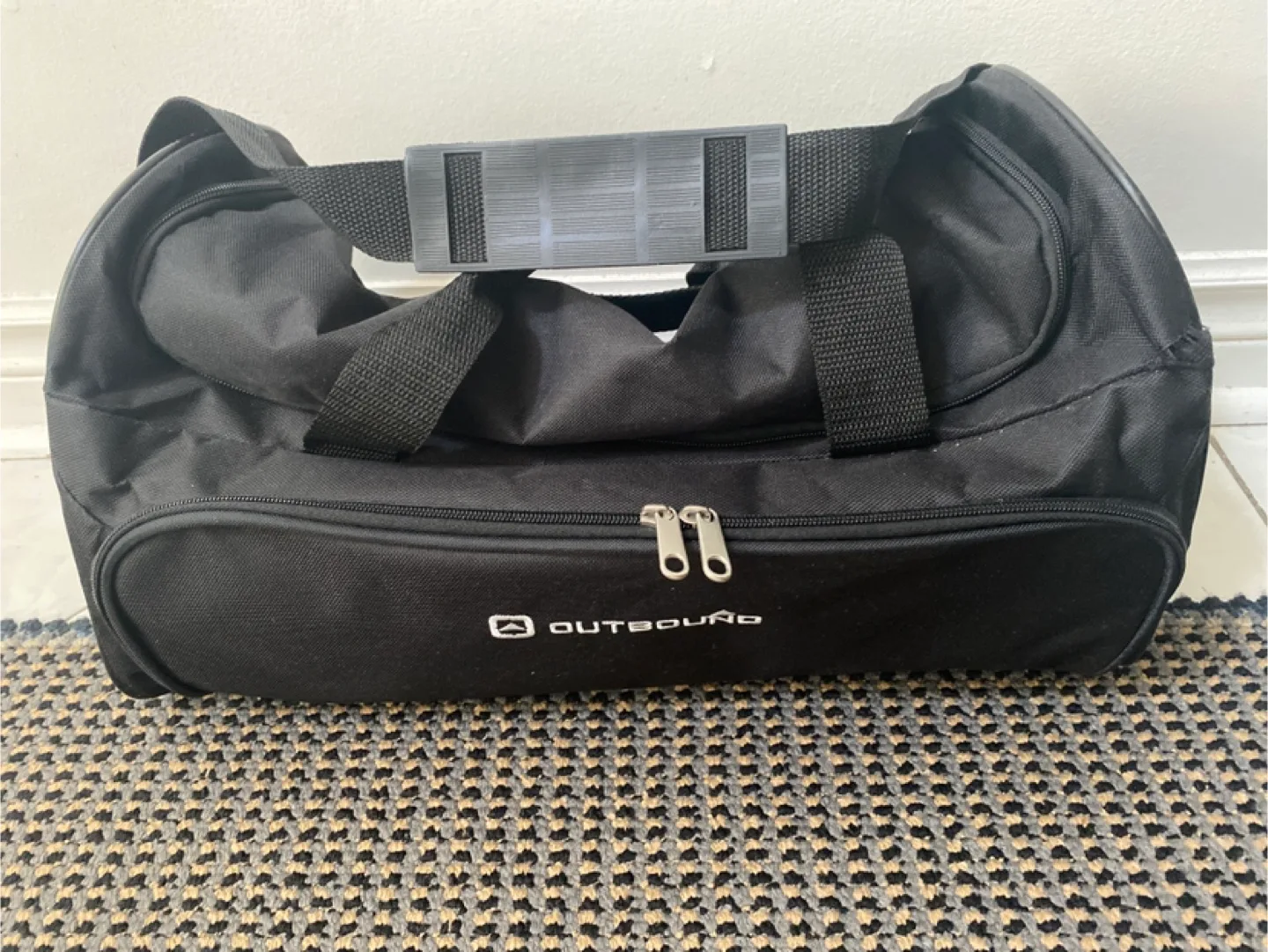 Outbound 🇨🇦 Black Duffle Bag thumbnail