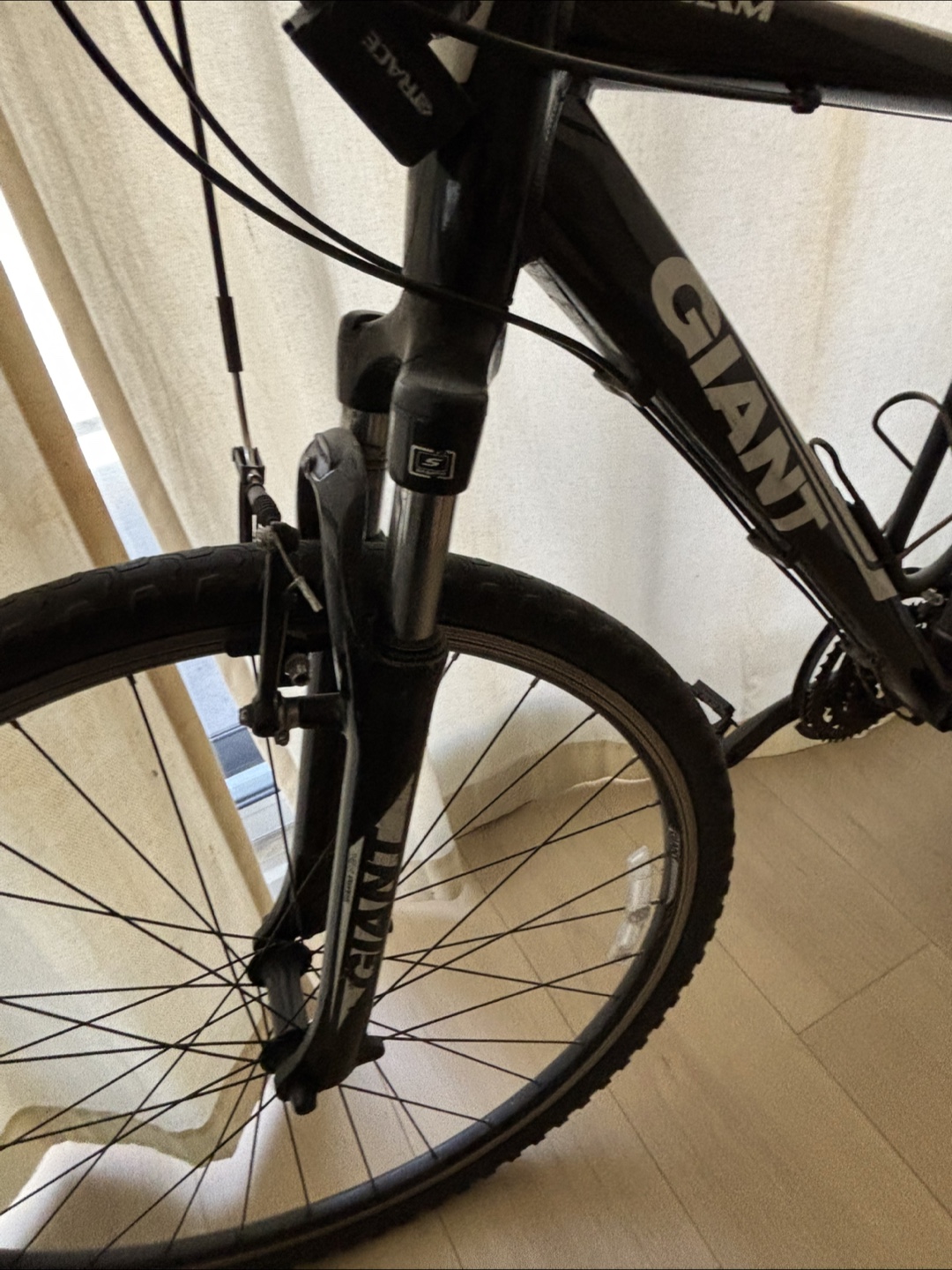 Giant Roam Hybrid Bike - Black - photo 3
