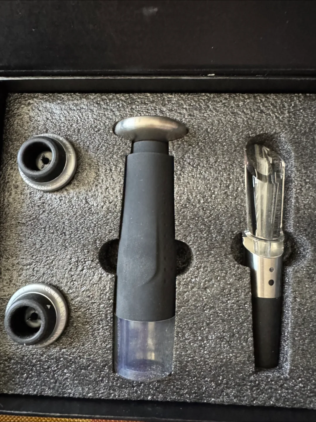 Wine Aerator & Vacuum Stopper Set thumbnail