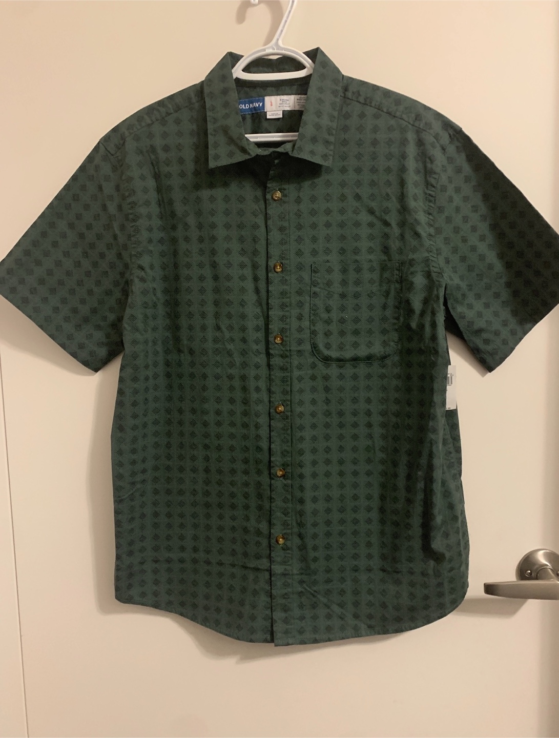 Men’s Patterned Button-Down Shirt