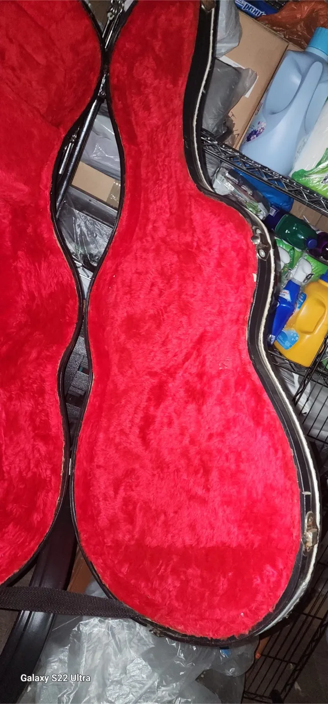 Cello Case - Black Exterior, Red Interior image indicator(3)