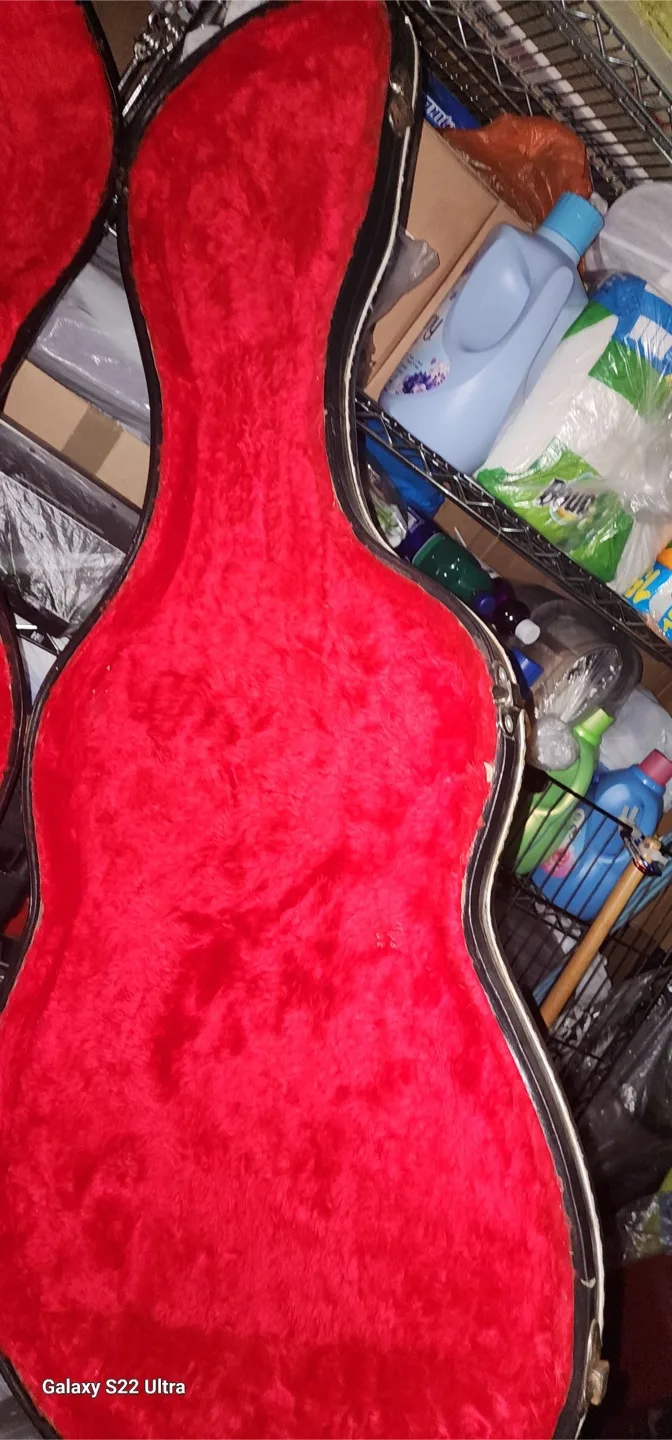 Cello Case - Black Exterior, Red Interior image indicator(2)