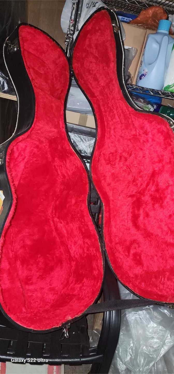 Cello Case - Black Exterior, Red Interior image indicator(4)