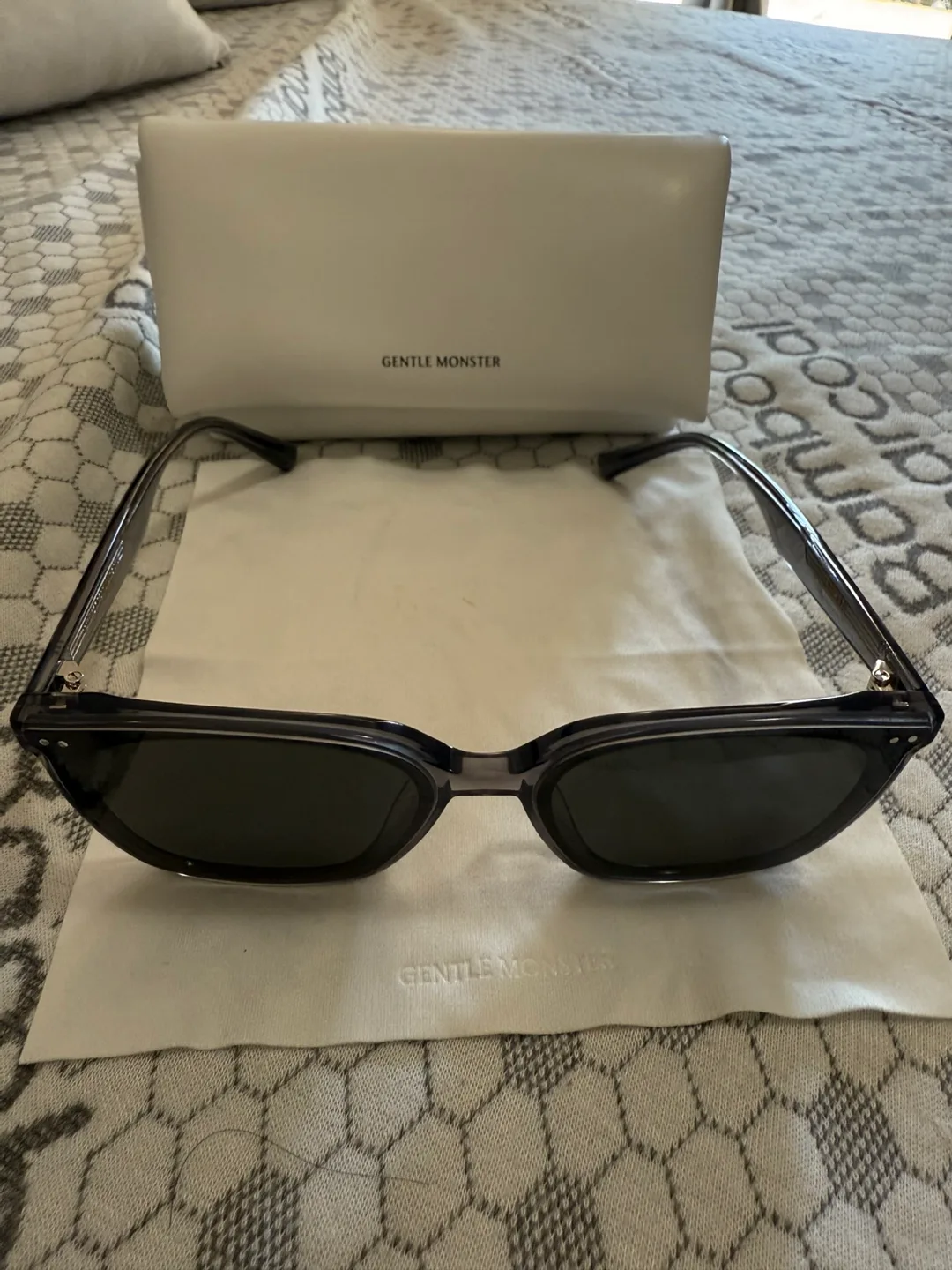 Gentle Monster Heizen 01 Sunglasses thumbnail