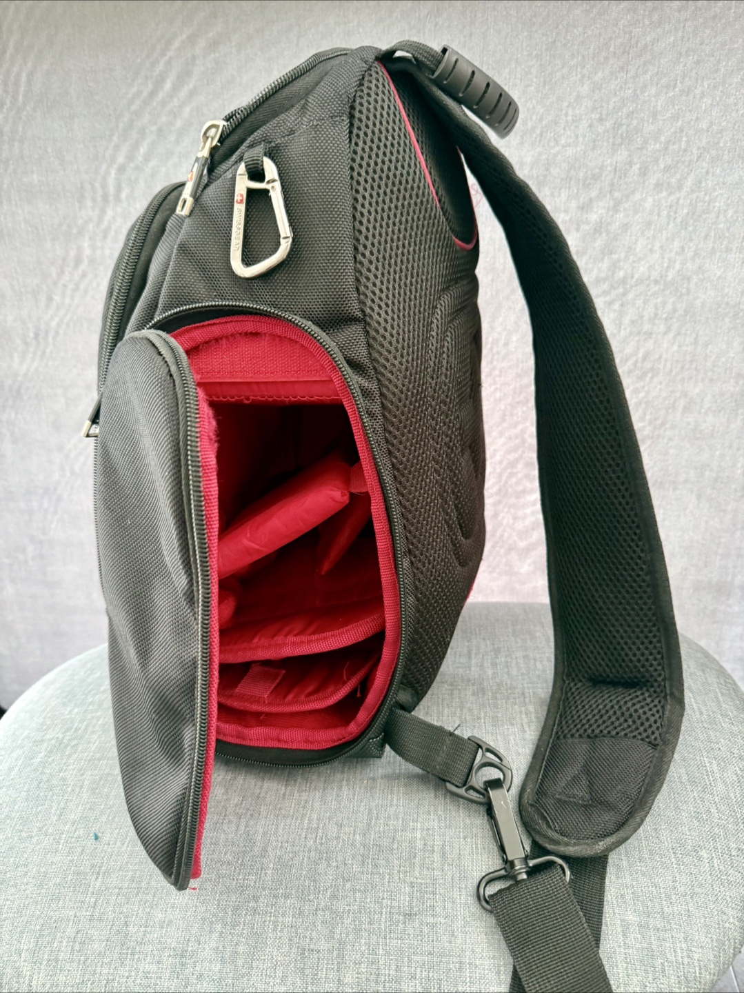 Swiss Gear Black/Red Backpack - photo 2