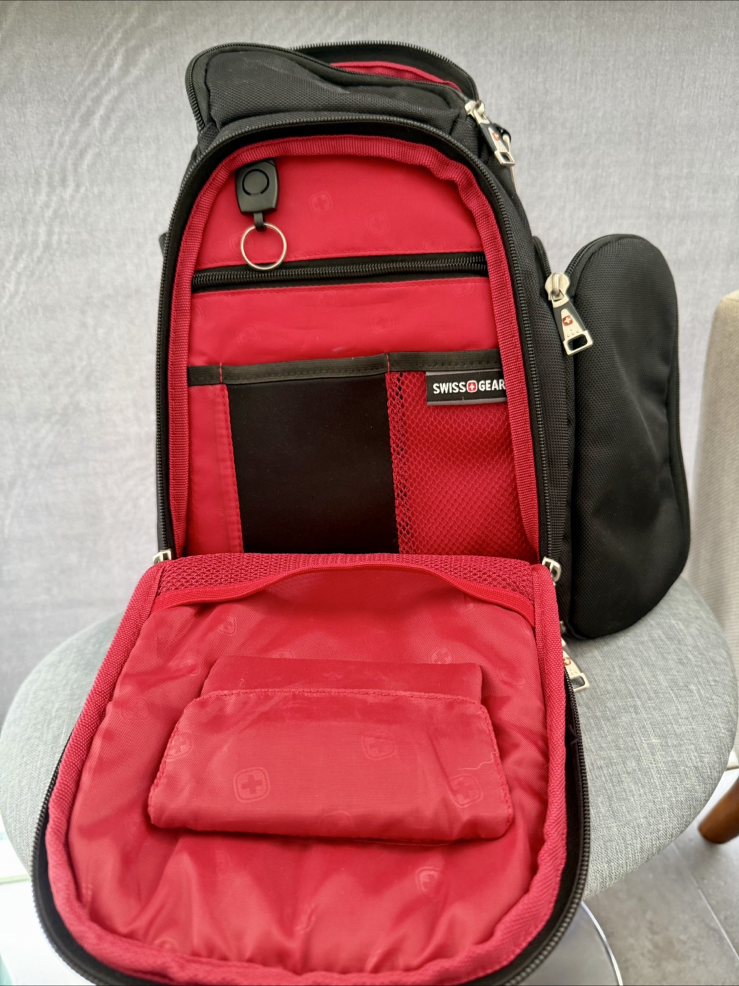 Swiss Gear Black/Red Backpack - photo 3