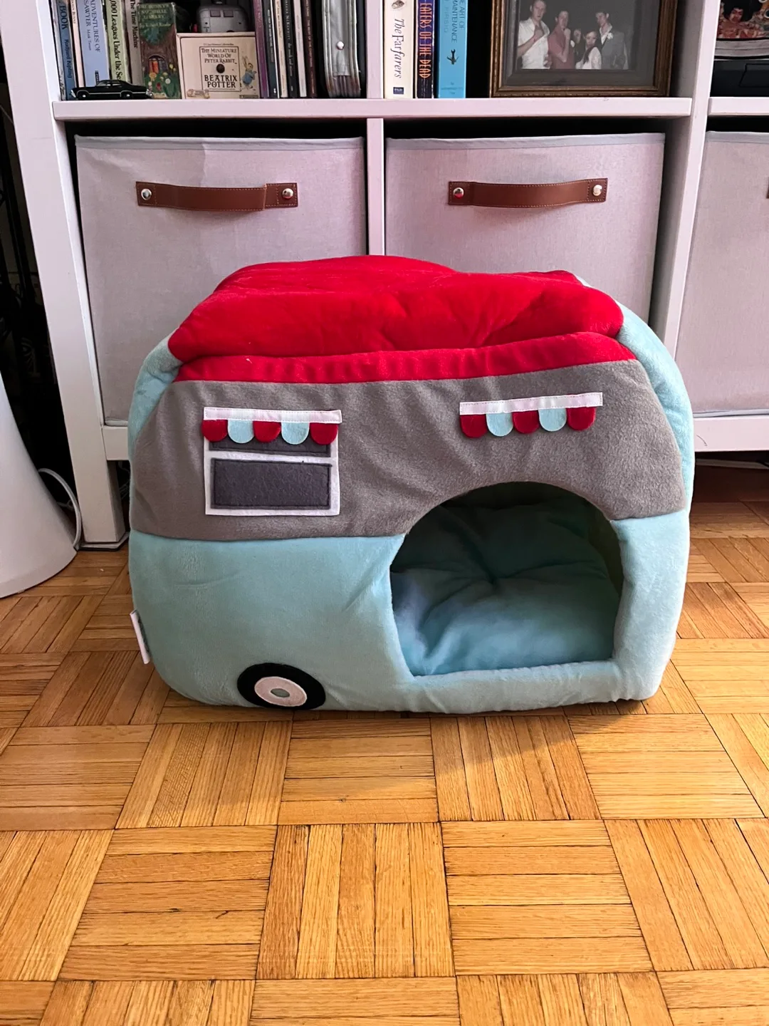 Pet House Trailer Bed - Like New! thumbnail