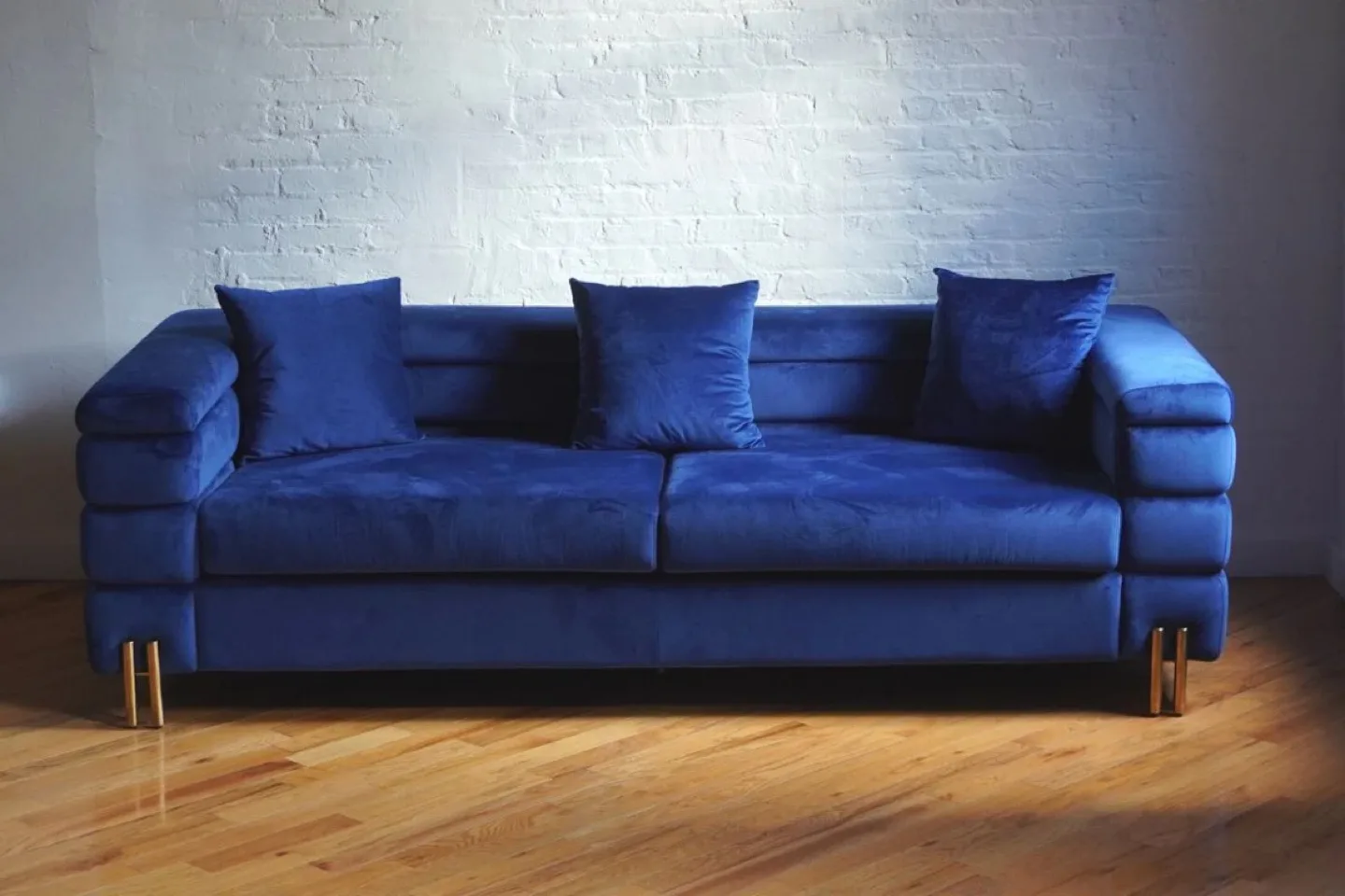 Arpeggio Modern Sofa thumbnail