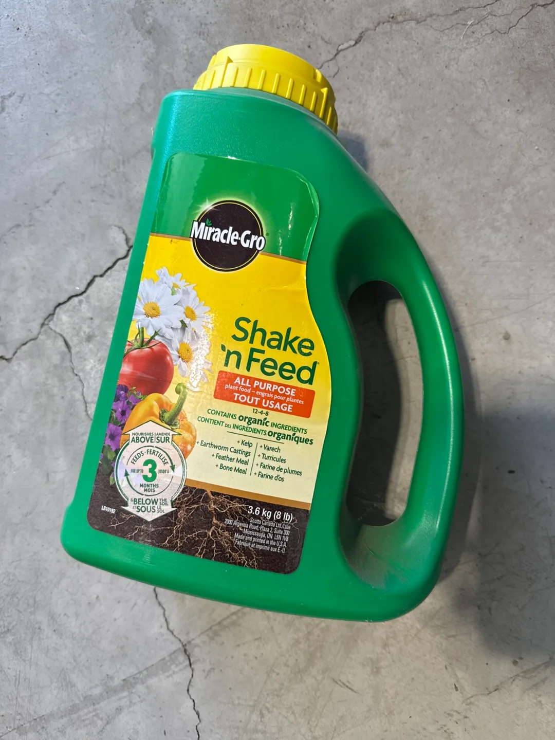 Miracle-Gro Shake 'n Feed All Purpose Plant Food thumbnail