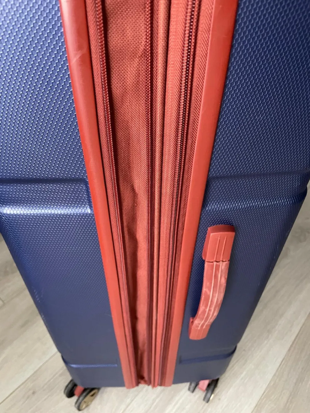 Dockers Large 30” Blue & Brown Hardshell Suitcase image indicator(6)