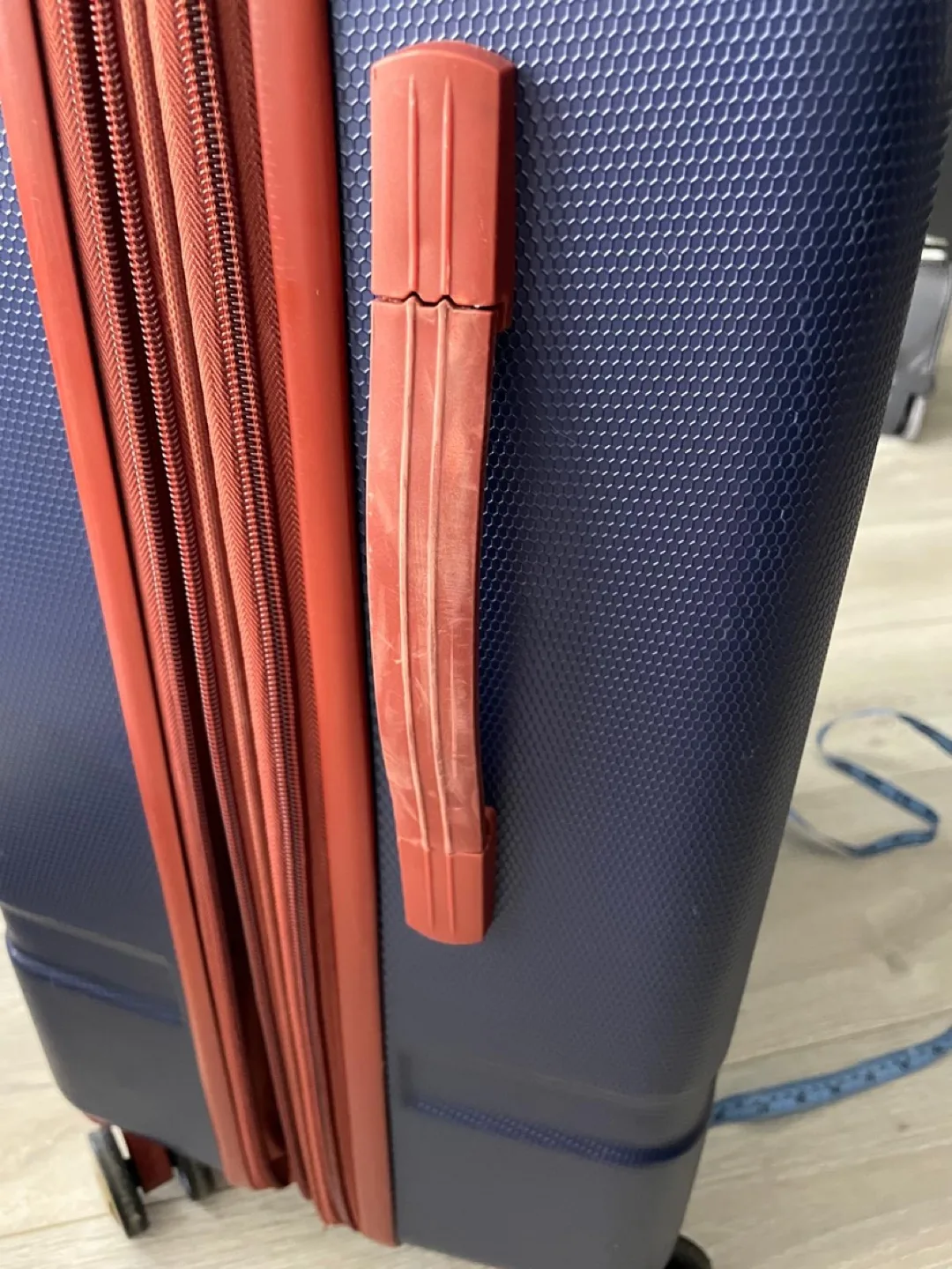 Dockers Large 30” Blue & Brown Hardshell Suitcase image indicator(8)