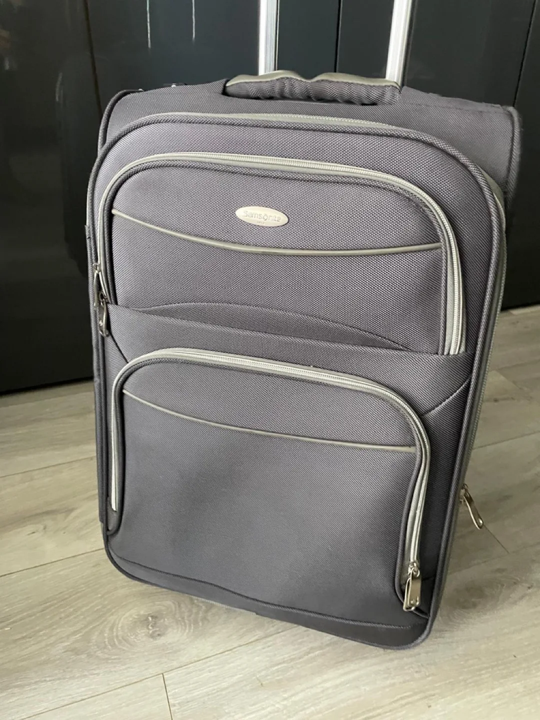 Samsonite Grey Carry-On Suitcase thumbnail