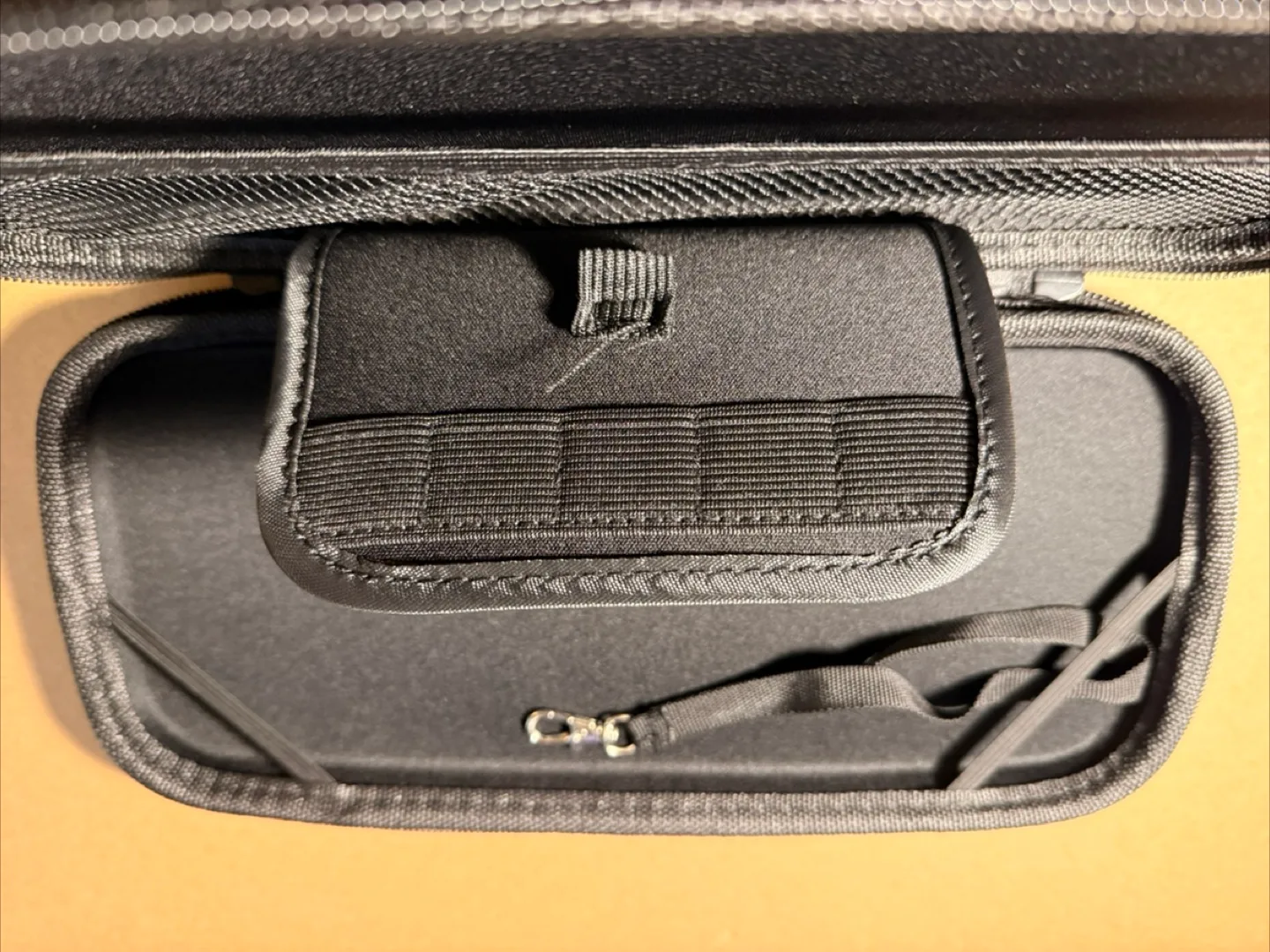 Nintendo Switch 2 Carrying Case - Grey image indicator(4)