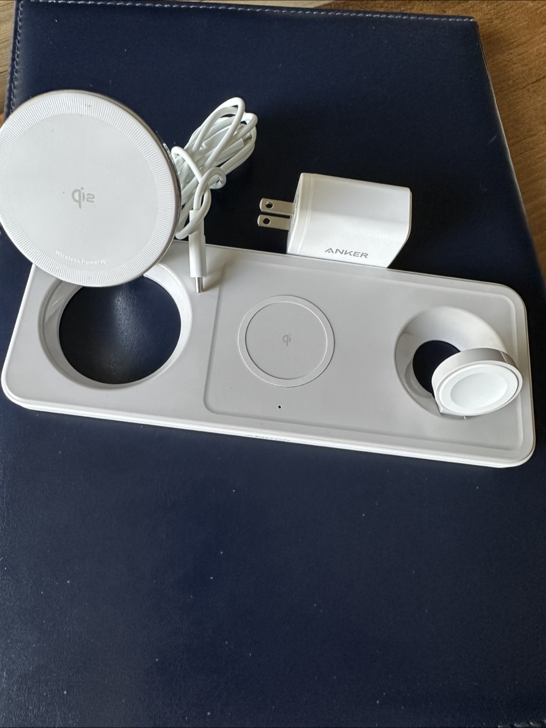 Anker MagGo 3-in-1 Wireless Charging Station - photo 2