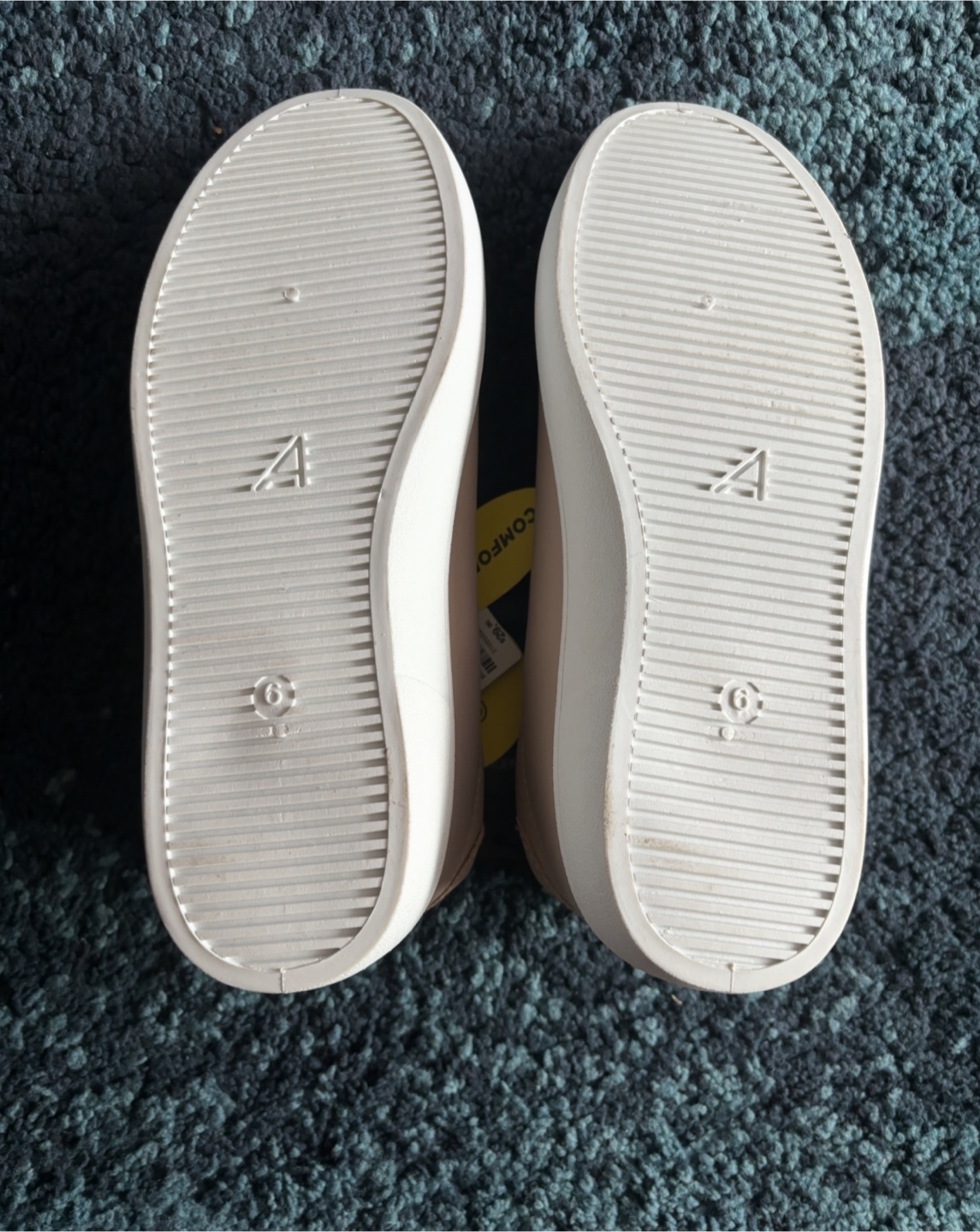 Ardene Size 6 Sneakers - photo 3