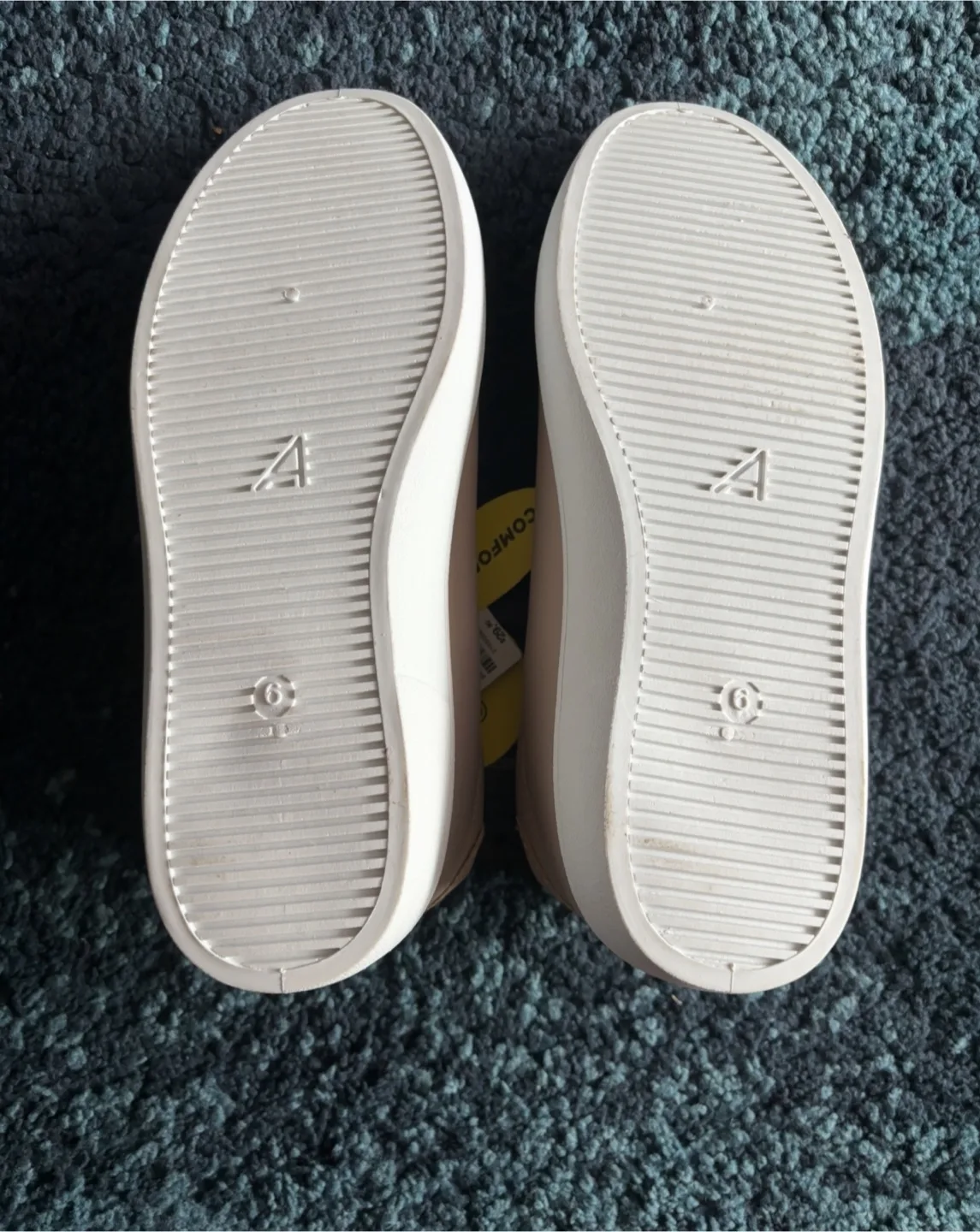 Ardene Size 6 Sneakers image indicator(3)