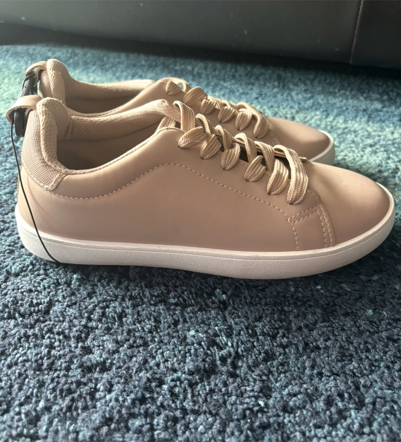 Ardene Size 6 Sneakers - photo 2