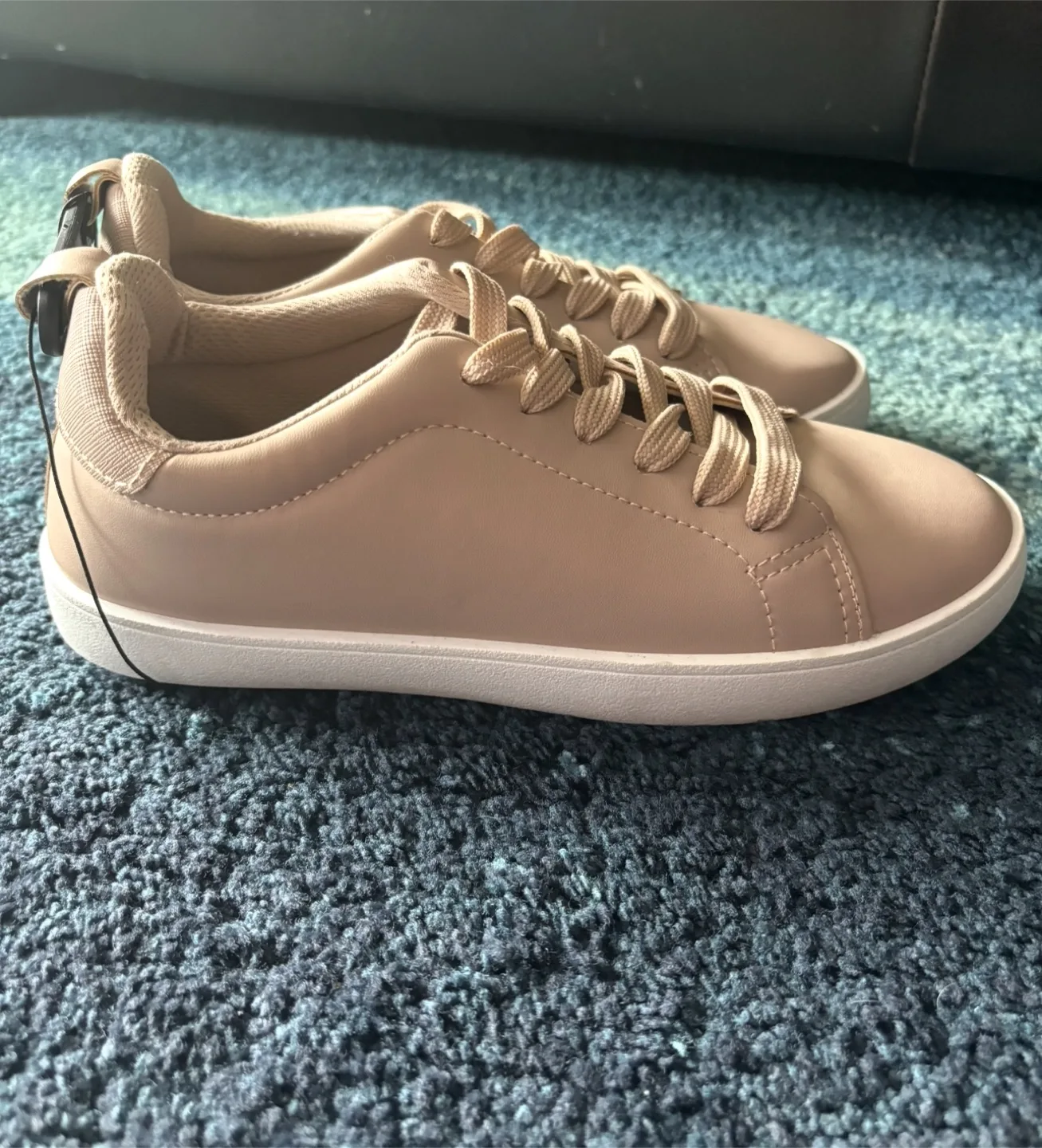 Ardene Size 6 Sneakers image indicator(2)