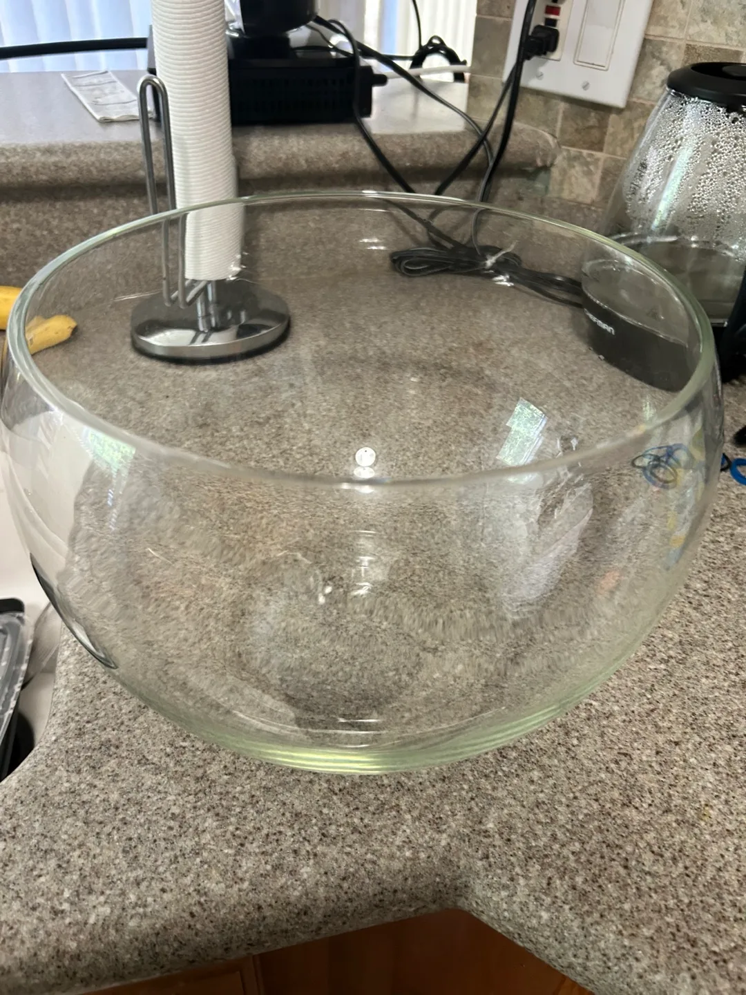 Large Clear Glass Serving Bowl image indicator(2)