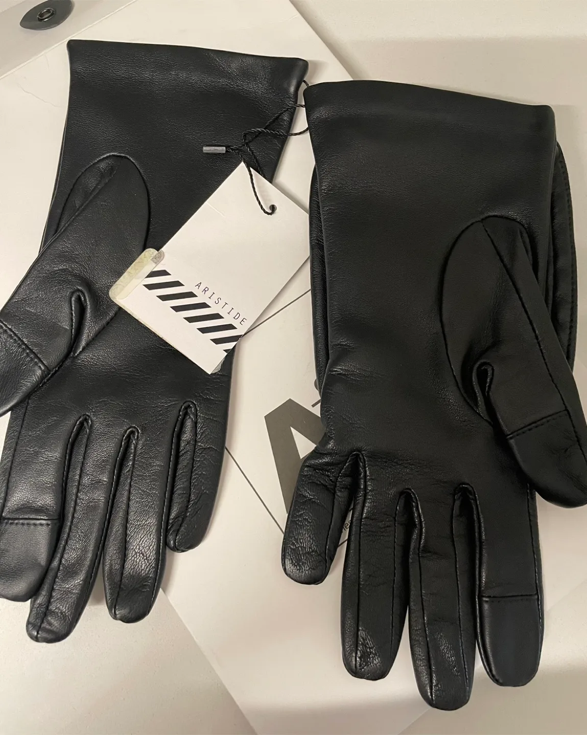 Aristide Annie Aime Lambskin Pouch Gloves - Black, Size 7 image indicator(2)