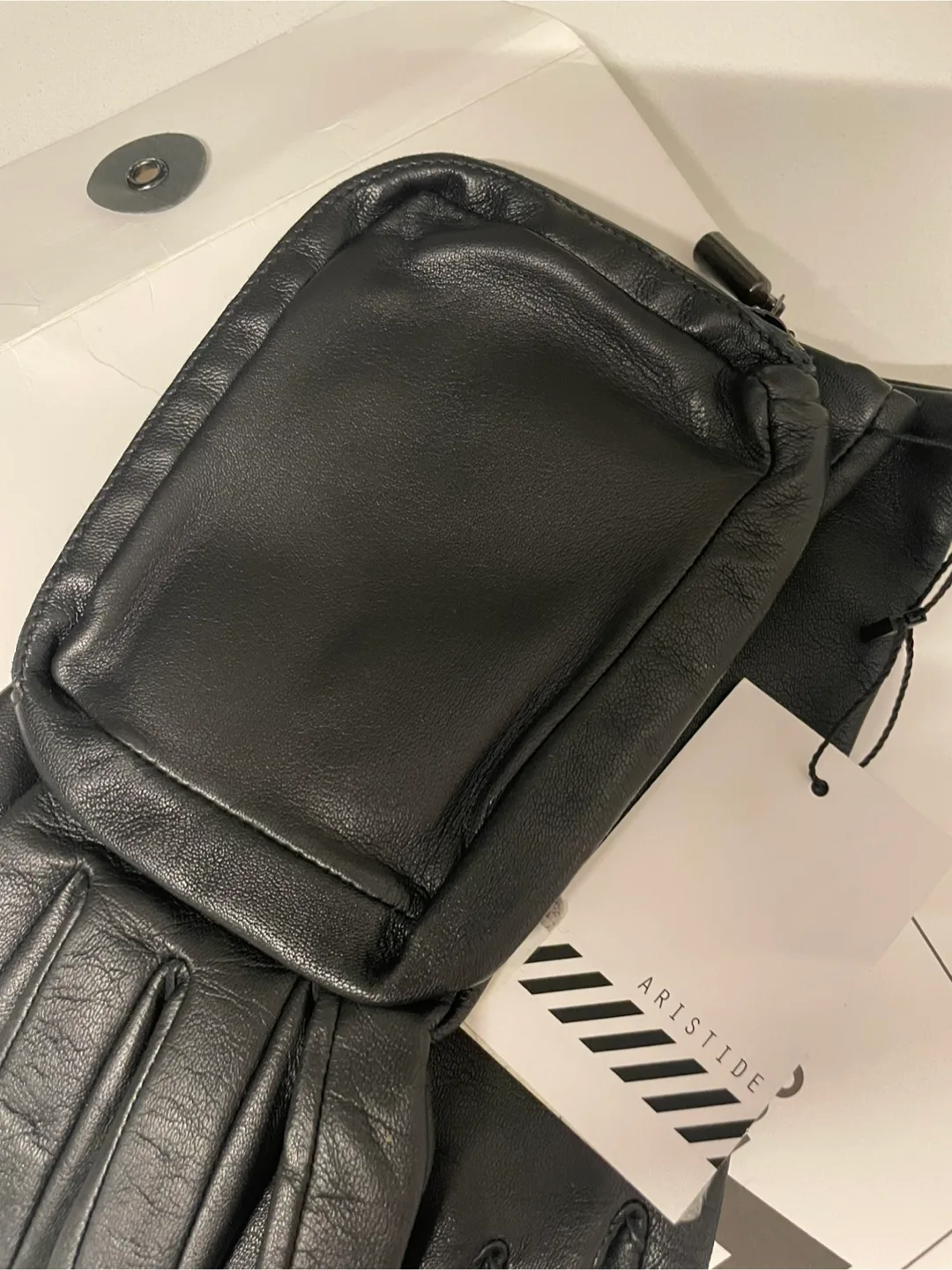 Aristide Annie Aime Lambskin Pouch Gloves - Black, Size 7 image indicator(3)