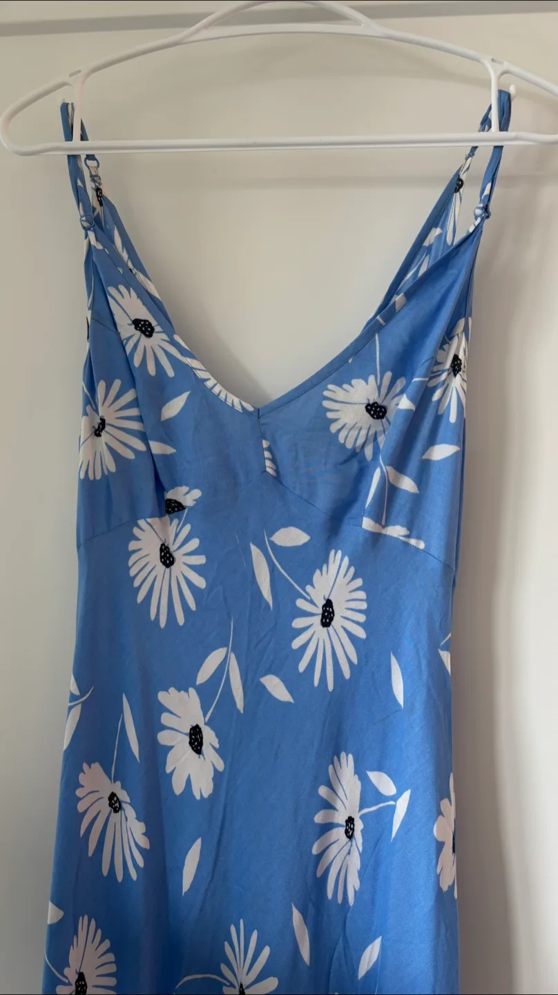 ASOS Design Blue Floral Dress - Size US 6 image indicator(2)