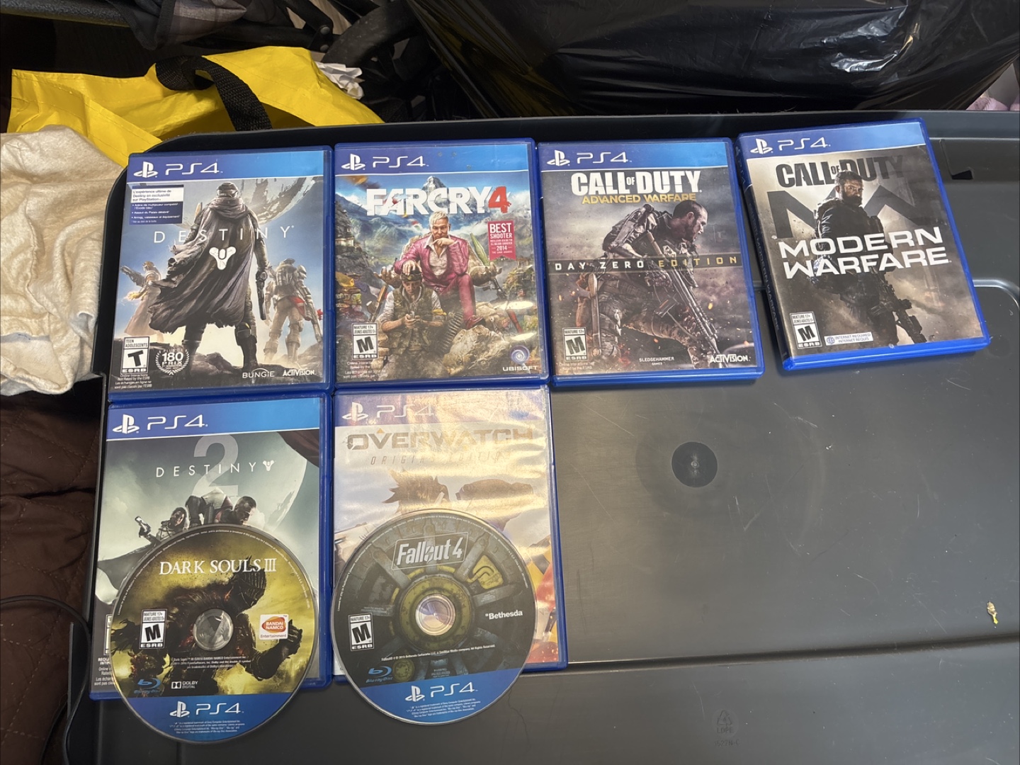 PlayStation 4  Console + Games - photo 2