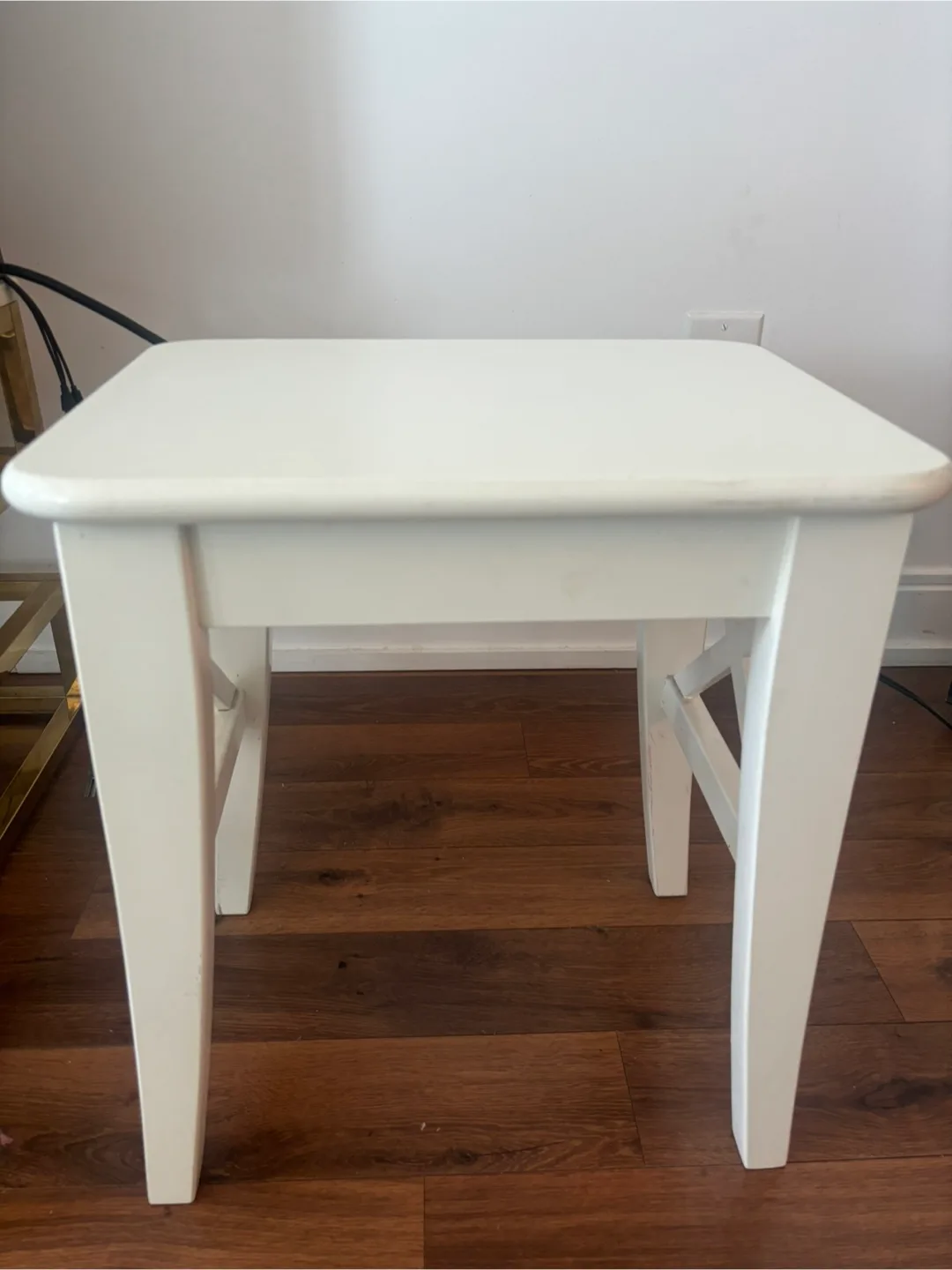 White side table thumbnail