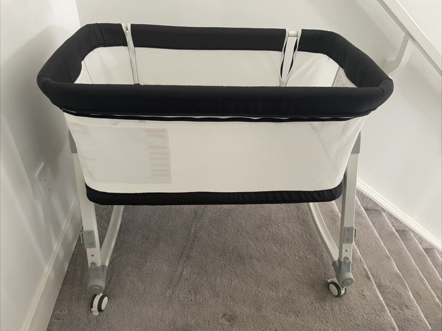 4-in-1 Baby Bassinet Bedside Sleeper - Black