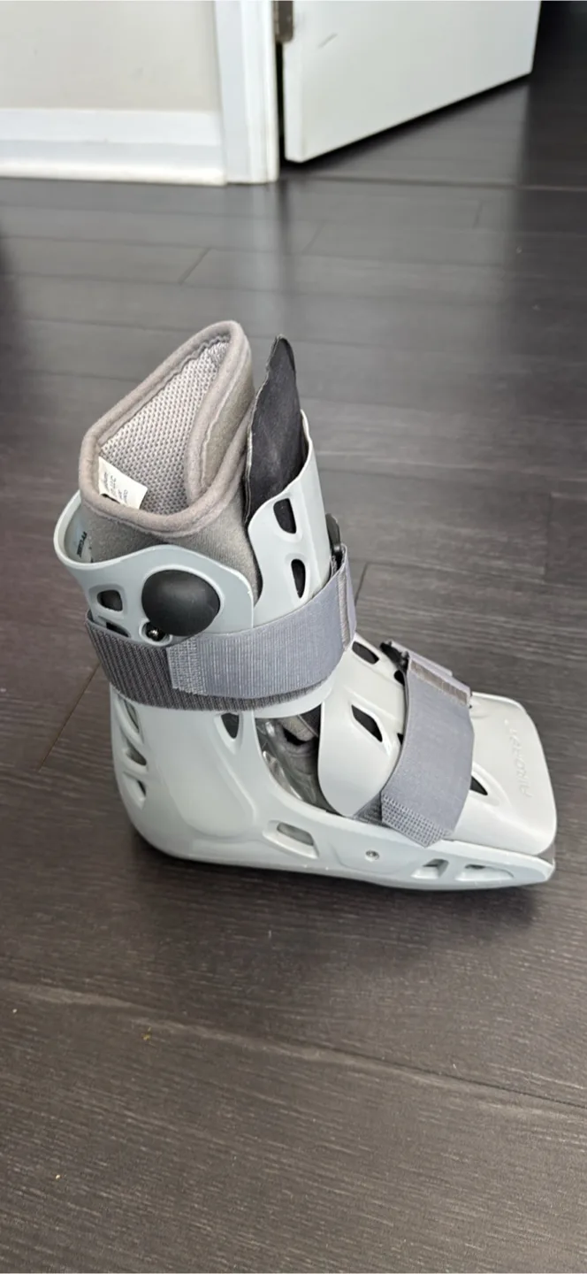 DJO AirCast Walking Boot - Medium image indicator(4)