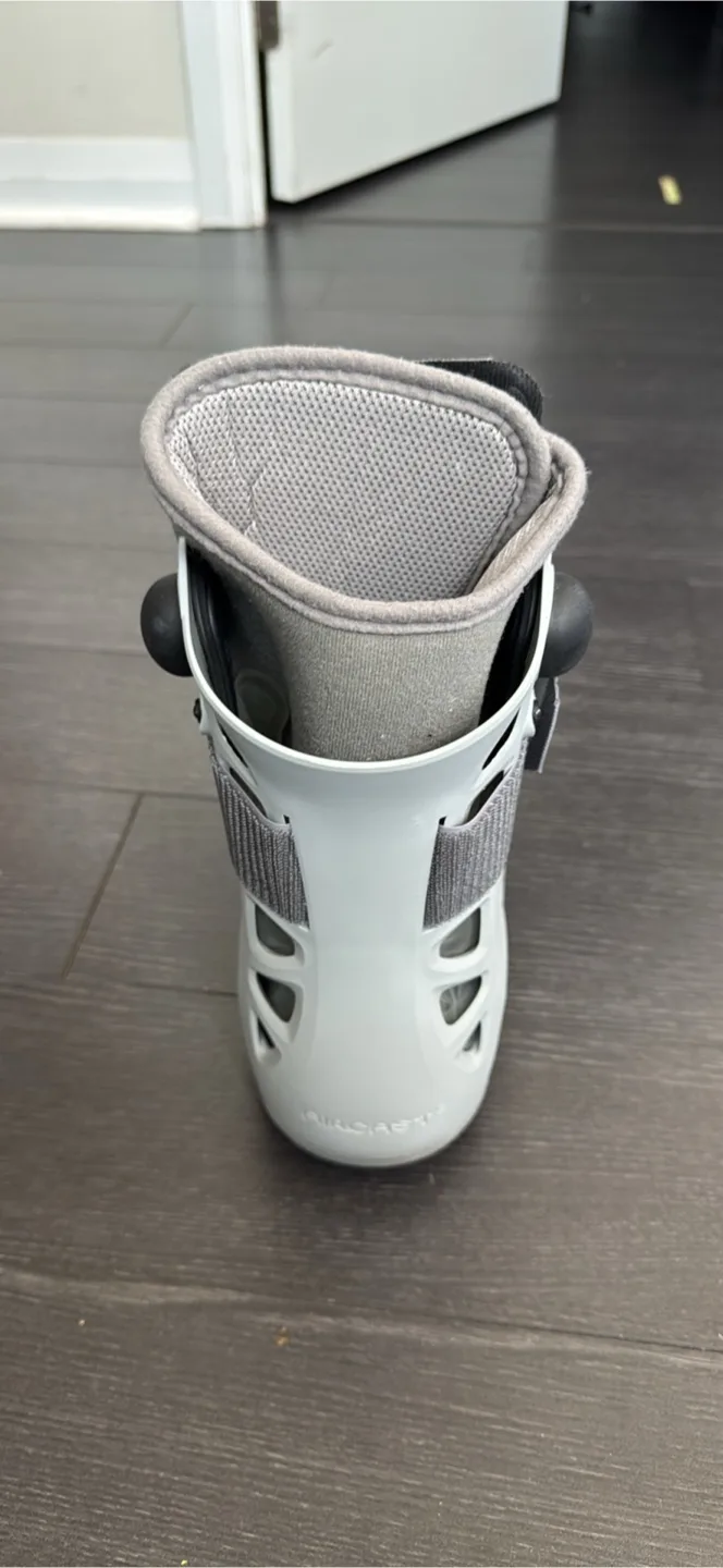 DJO AirCast Walking Boot - Medium image indicator(5)