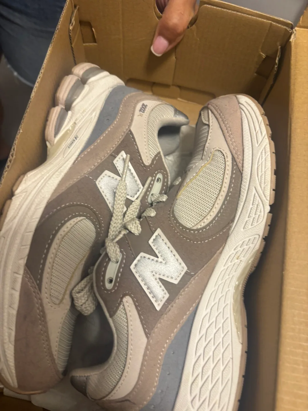 New Balance 2002R Sneakers thumbnail