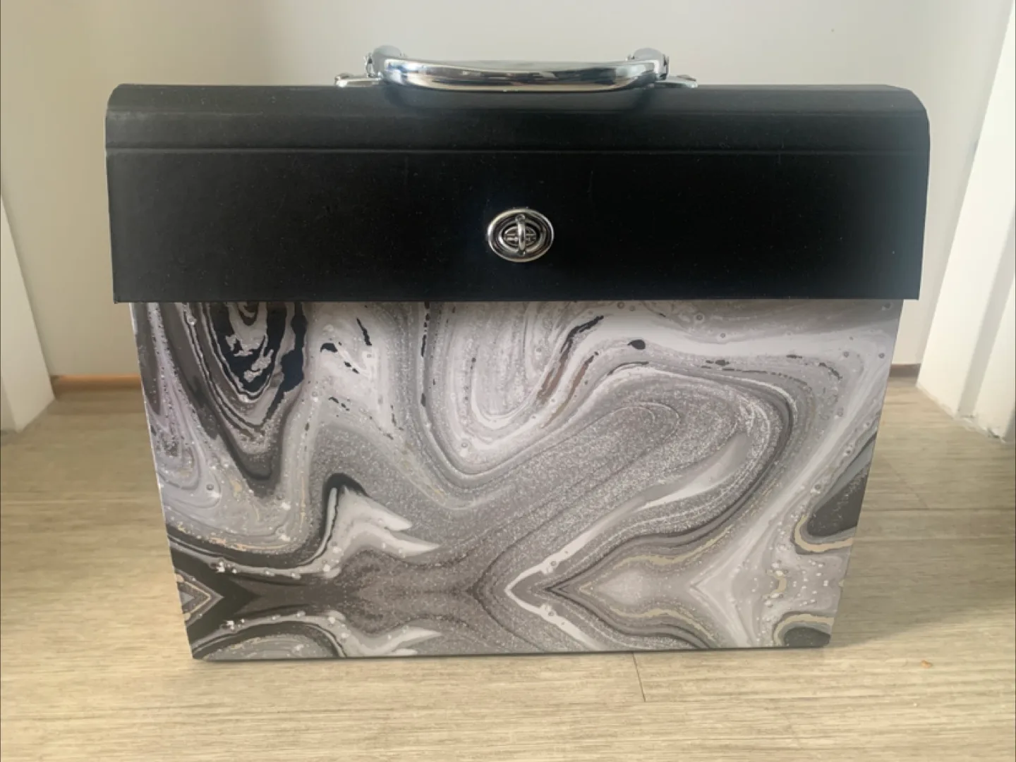 Expanding File Folder - Marble Design thumbnail