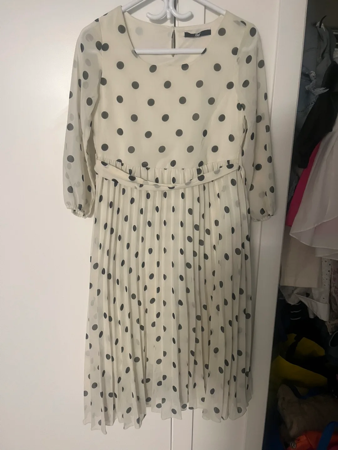 H&M Polka Dot Pleated Dress thumbnail