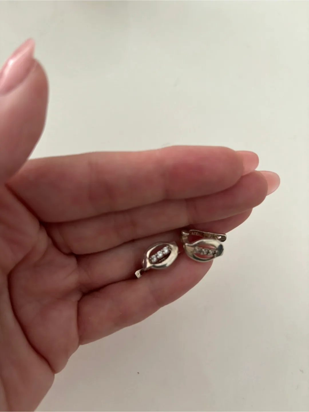 Silver Earrings image indicator(2)