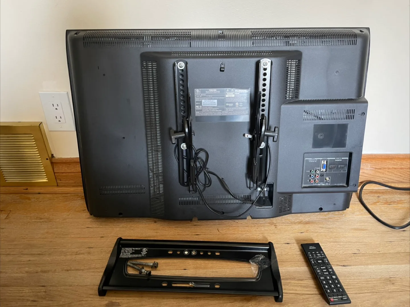 Tv 32” ,delivery, wall mount thumbnail