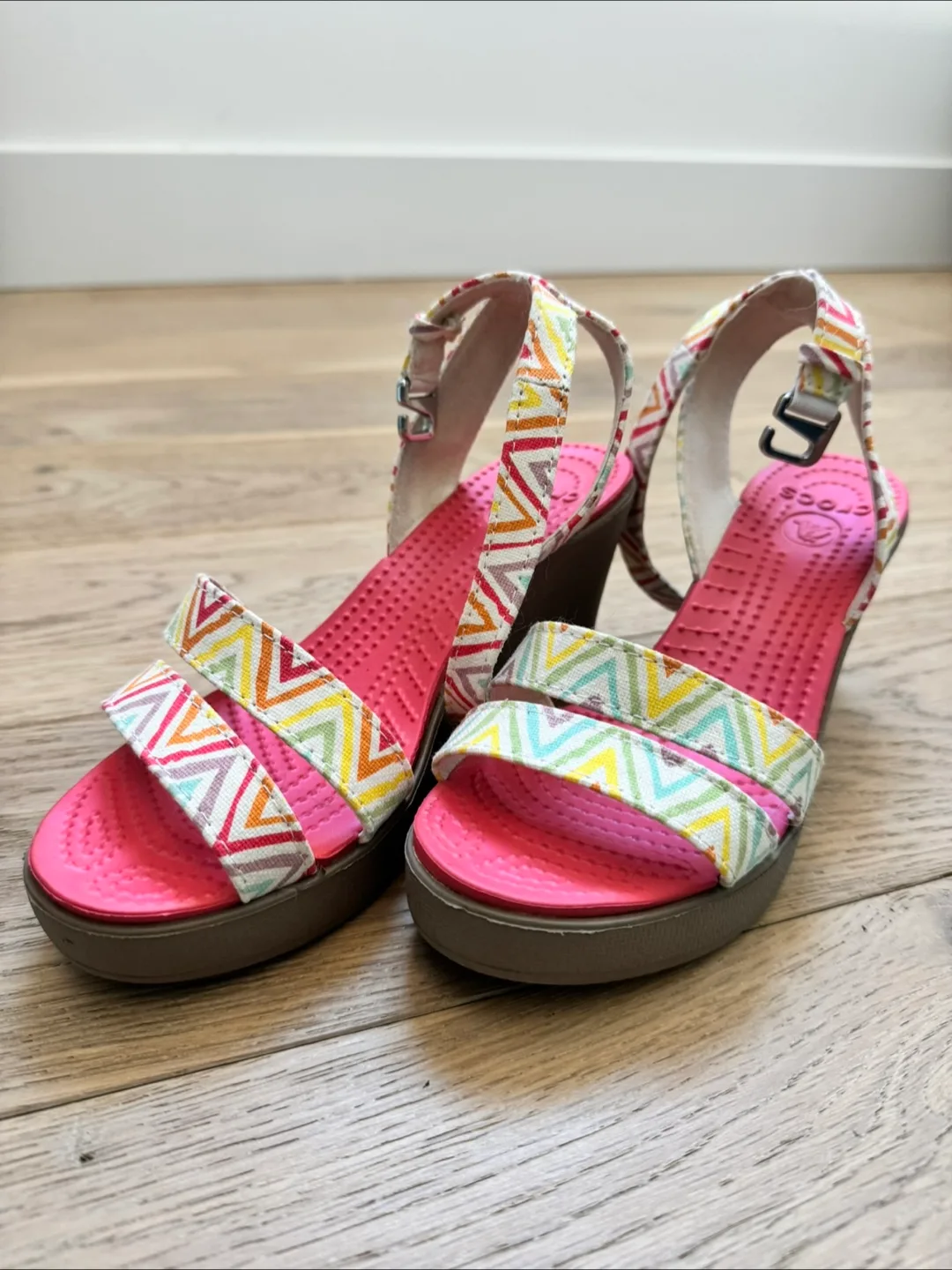 Crocs Women's Wedge Sandals Size 6 thumbnail