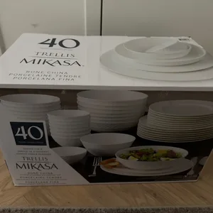 Mikasa Trellis Bone China 40-Piece Dinnerware Set: Elegant Dining Essential 3 Mikasa Trellis Bone China 40-Piece Dinnerware Set: Elegant Dining Essential
