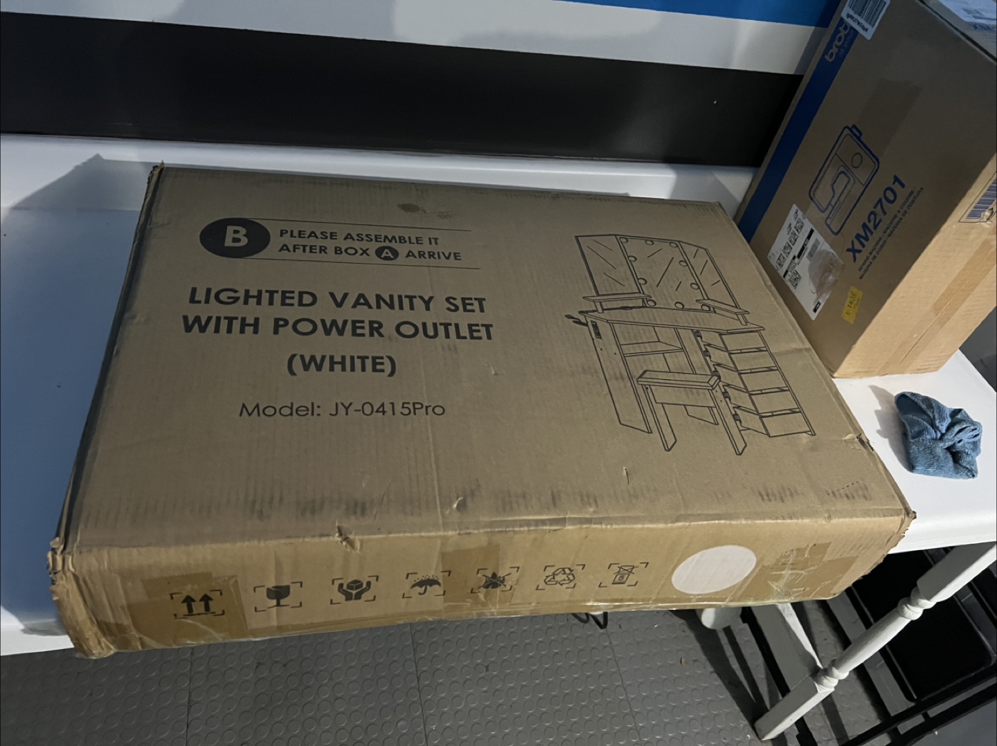 Lighted Vanity Set w/ Power Outlet - New in Box! - photo 5