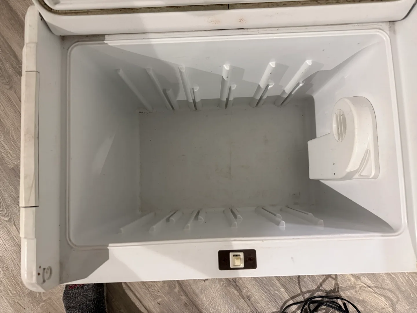 Portable Car Fridge/Cooler image indicator(2)