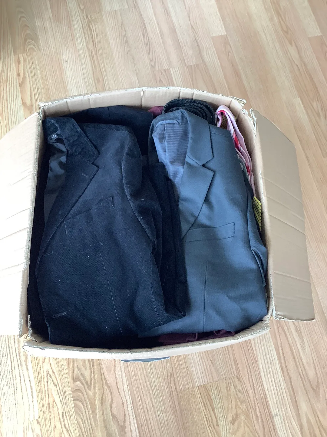Men’s Clothing Lot thumbnail