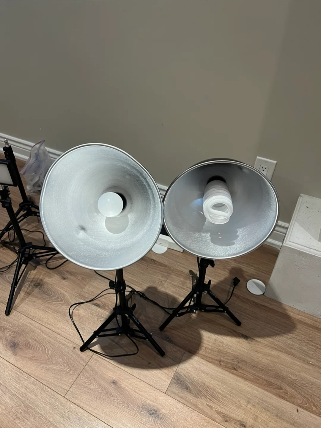 Photography Studio Lighting Kit image indicator(2)