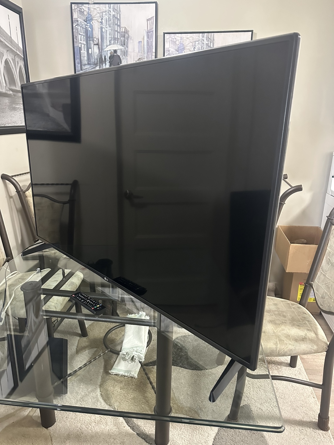 55-inch LG 4K UHD Smart TV in like-new condition - photo 2