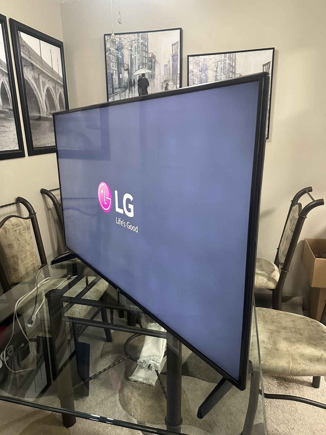 55-inch LG 4K UHD Smart TV in like-new condition - photo 3
